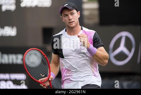 Stuttgart, Deutschland. Juni 2021. Tennis: ATP Tour - Stuttgart, Singles, Herren, 1. Runde. Dominik Koepfer aus Deutschland reagiert gegen Rodionov aus Österreich. Quelle: Marijan Murat/dpa/Alamy Live News Stockfoto