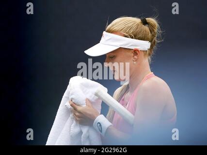 Der britische Harriet Dart reagiert während des fünften Tages der Viking Open im Nottingham Tennis Center. Bilddatum: Mittwoch, 9. Juni 2021. Stockfoto