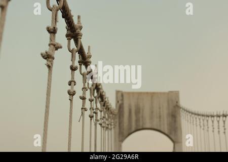 Spulen aus Draht oder Kabel für Hängebrücke. Stockfoto