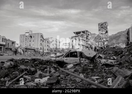 Taiz  Jemen   04 Dez 2015 : Taiz   Jemen   17 Nov 2016 : jemenitisches Haus wurde durch den Jemen-Krieg zerstört, Taiz Stockfoto