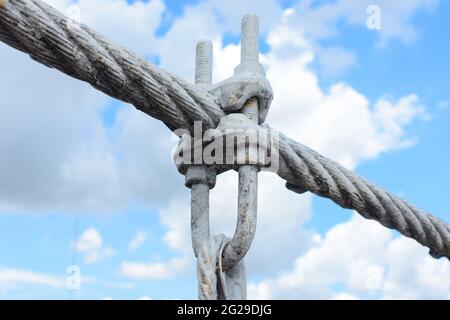 Spulen aus Draht oder Kabel für Hängebrücke. Stockfoto