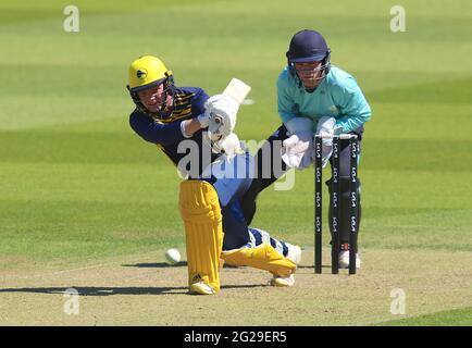 9. Juni 2021. London, Großbritannien. Hampshire's Organ schlagen als Surrey Hampshire beim 2. XI T20 - South Group Cricket Match beim Kia Oval an. David Rowe/ Alamy Live News. Stockfoto