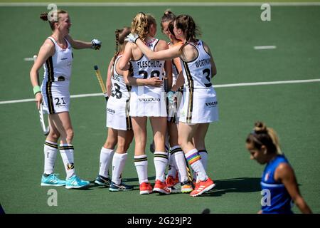 AMSTELVEEN, NIEDERLANDE - 9. JUNI: Franzisca Hauke aus Deutschland, Lisa Altenburg aus Deutschland, Jette Fleschutz aus Deutschland, Charlotte Stappenhorst aus Deutschland und Amelie Wortmann aus Deutschland feiern beim EM-Spiel zwischen Deutschland und Italien im Wagener Stadion am 9. Juni 2021 in Amstelveen das zweite Tor ihrer Mannschaft, Niederlande (Foto: Gerrit van Keulen/Orange Picters) Stockfoto