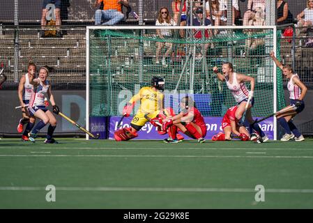 AMSTELVEEN, NIEDERLANDE - 9. JUNI: Giselle Ansley aus England feiert nach dem ersten Tor ihres Teams beim EM-Spiel zwischen Belgien und England am 9. Juni 2021 im Wagener Stadion in Amstelveen, Niederlande (Foto: Jeroen Meuwsen/Orange Picters) Stockfoto