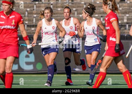 AMSTELVEEN, NIEDERLANDE - 9. JUNI: Giselle Ansley aus England feiert nach dem ersten Tor ihres Teams beim EM-Spiel zwischen Belgien und England am 9. Juni 2021 im Wagener Stadion in Amstelveen, Niederlande (Foto: Jeroen Meuwsen/Orange Picters) Stockfoto