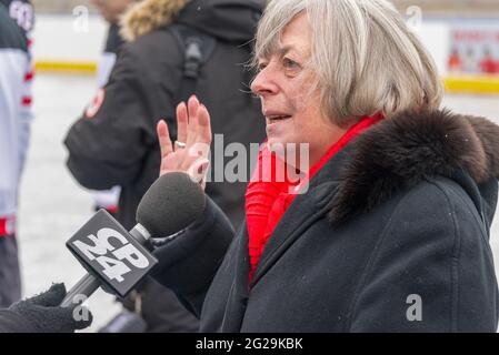 Der stellvertretende Bürgermeister und Stadtrat Pam McConnell (ward 28 Toronto Centre-Rosedale) schloss sich heute den Projektpartnern und Gemeindemitgliedern an, um offiziell zu arbeiten Stockfoto