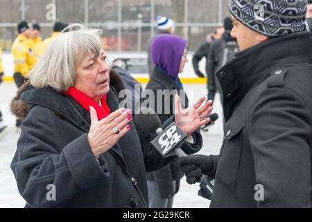 Der stellvertretende Bürgermeister und Stadtrat Pam McConnell (ward 28 Toronto Centre-Rosedale) schloss sich heute den Projektpartnern und Gemeindemitgliedern an, um offiziell zu arbeiten Stockfoto