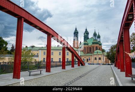 Ein Bild der Bischof-Jordan-Brücke in Poznan. Stockfoto
