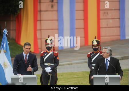 Buenos Aires, Argentinien. Juni 2021. Der spanische Präsident Pedro Sanchez während einer Pressekonferenz mit dem argentinischen Präsidenten Alberto Fernández am Mittwoch, dem 9. Juni 2021, in Buenos Aires, Argentinien. Der offizielle Besuch zielt darauf ab, die strategischen Beziehungen wieder zu beleben und die wirtschaftliche Zusammenarbeit zwischen den beiden Ländern zu fördern.Quelle: Gabriel Sotelo/FotoArena/Alamy Live News Stockfoto