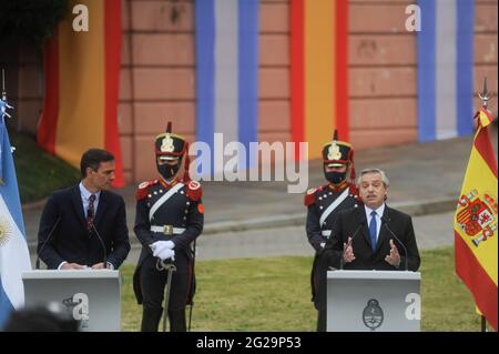 Buenos Aires, Argentinien. Juni 2021. Der spanische Präsident Pedro Sanchez während einer Pressekonferenz mit dem argentinischen Präsidenten Alberto Fernández am Mittwoch, dem 9. Juni 2021, in Buenos Aires, Argentinien. Der offizielle Besuch zielt darauf ab, die strategischen Beziehungen wieder zu beleben und die wirtschaftliche Zusammenarbeit zwischen den beiden Ländern zu fördern.Quelle: Gabriel Sotelo/FotoArena/Alamy Live News Stockfoto