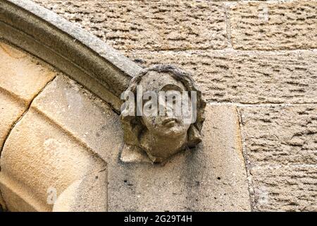 Geschnitzte Steinköpfe, Clark Street Congregational Church Stockfoto