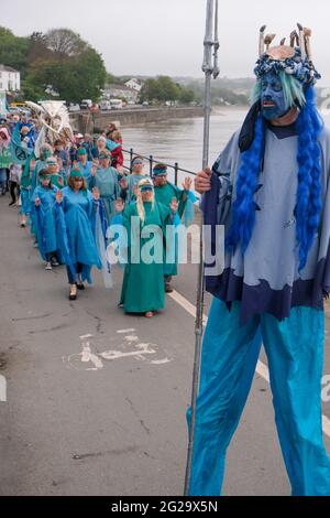 Murmbles, Swansea, Großbritannien. 9. Juni 2021: Protest gegen das Aussterben in der Küstenstadt Mumbles in der Nähe von Swansea mit der Aufschrift „Ertrinken in Versprechungen“. Extinction Rebellion hob das bevorstehende G7-Treffen hervor, das am Wochenende vom 11. Bis 13. Juni 2021 in Carbis Bay, Cornwall, stattfinden wird. Kredit: Gareth Llewelyn/Alamy
