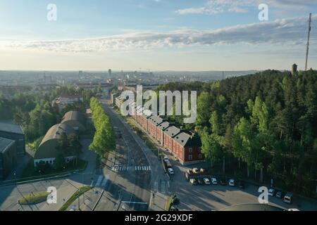 Die Morgensonne bringt Leben in die Stadt Stockfoto
