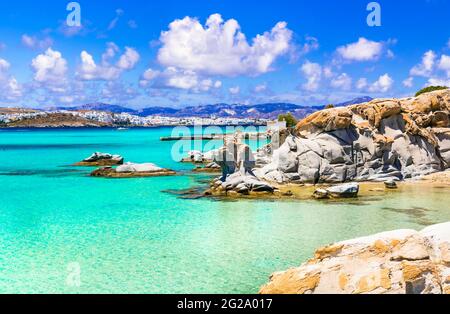 Griechenland Meer und die besten Strände. Paros Insel. Kykladen. Kolimbithres -berühmter und schöner Strand in der Bucht von Naoussa Stockfoto