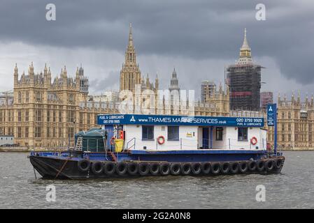 Thames Marine Service auf der Themse vor Westminster London Stockfoto