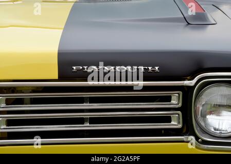 SunFire Yellow 1969 Plymouth Road Runner Sport Coupé Motorhaube Emblem Stockfoto