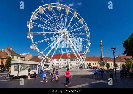 Das Riesenrad wurde zur Feier des 100-jährigen Jubiläums der Volksabstimmung von Sopron im Jahr 1921 in Varkerulet, Sopron, Ungarn, errichtet Stockfoto