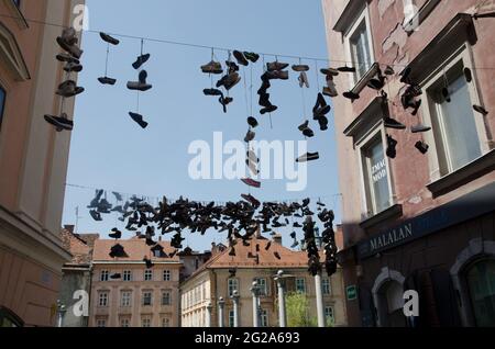 Alte Schuhe Über Der Schuhmacherbrücke Ljubljana Slowenien Stockfoto