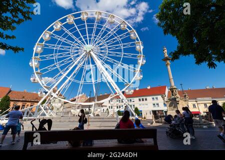 Das Riesenrad wurde zur Feier des 100-jährigen Jubiläums der Volksabstimmung von Sopron im Jahr 1921 in Varkerulet, Sopron, Ungarn, errichtet Stockfoto