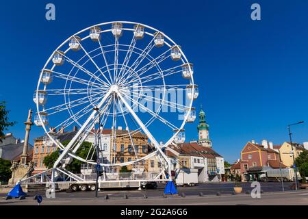 Das Riesenrad wurde zur Feier des 100-jährigen Jubiläums der Volksabstimmung von Sopron im Jahr 1921 in Varkerulet, Sopron, Ungarn, errichtet Stockfoto