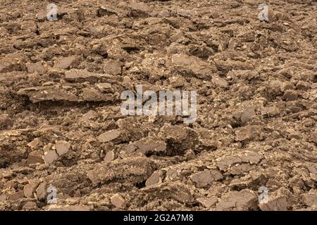 Abstrakte Hintergrundtextur eines gepflügten oder gepflügten Feldes bereit zum Pflanzen Stockfoto