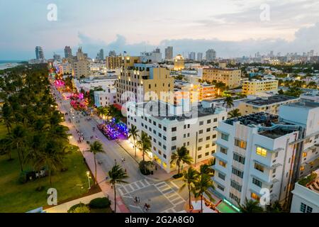 Miami Beach, FL, USA - 6. Juni 2021: Luftbildhotels in Miami Beach am Ocean Drive Stockfoto