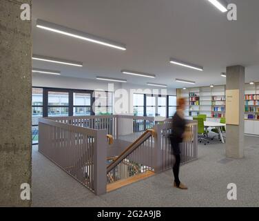 Mittlere Etage mit Büropods. Büros von Pan Macmillan, London, Großbritannien. Architekt: Neat Studio, 2019. Stockfoto