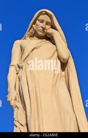 Kanada beraubt - Mutter Kanada (Statue einer trauernden Mutter) auf dem kanadischen National Vimy Memorial des Ersten Weltkriegs in Givenchy-en-Gohelle (Pas-de-Calais), Frankreich Stockfoto