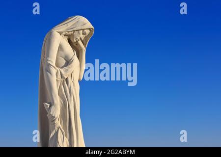 Kanada beraubt - Mutter Kanada (Statue einer trauernden Mutter) auf dem kanadischen National Vimy Memorial des Ersten Weltkriegs in Givenchy-en-Gohelle (Pas-de-Calais), Frankreich Stockfoto