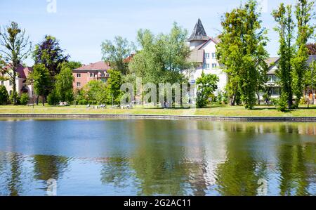 Königsberg, Russland - 02. Juni 2021: Blick auf den Oberen Teich in Königsberg, Russland. Stockfoto