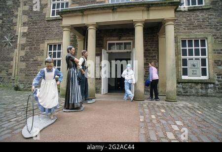 Eintritt in das Museum der Fabrikstadt New Lanark, die im 19. Jahrhundert für ihre sozialen und modernen Arbeits- und Lebensbedingungen berühmt wurde und nun zum UNESCO-Weltkulturerbe gehört. Stockfoto