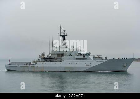 Am 7. Juni 2021 traf das Offshore-Patrouillenschiff der Royal Navy und das Navigationsausbildungsschiff HMS Severn (P282) in Portsmouth, Großbritannien, ein. Stockfoto