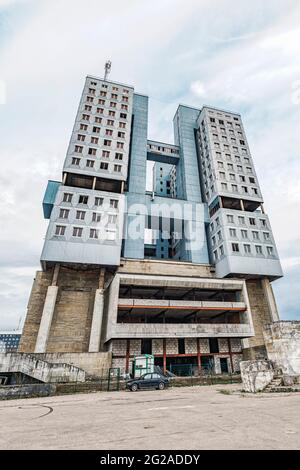 Haus der Sowjets in Königsberg, ein verlassenes Gebäude im architektonischen Stil der sowjetischen Moderne Stockfoto