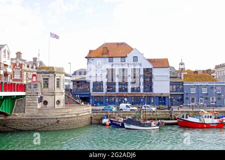 Boote auf dem Fluss im Hafen von Weymouth in Dorset, England. Stockfoto