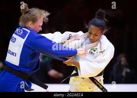 Die brasilianische Ketleyn Quadros Frauen -63 gegen die Frauen von Sanne Vermeer aus Nederland -63 Bronze bei den Judo-Weltmeisterschaften 2021 in der Budapester Sportarena am 09. Juni 2021 Stockfoto