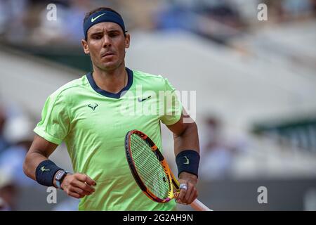 Paris, Frankreich. Juni 2021. Rafael Nadal aus Spanien reagiert beim Viertelfinale der Männer gegen den Argentinier Diego Schwartzman beim French Open Tennisturnier in Roland Garros in Paris, Frankreich, 9. Juni 2021. Quelle: Aurelien Morissard/Xinhua/Alamy Live News Stockfoto