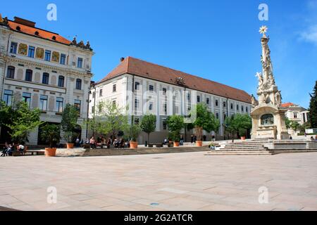 Rathausplatz von Pecs in Ungarn. Pecs - Stadt im Kreis Baranya. Weltkulturerbe der UNESCO, Ungarn Stockfoto