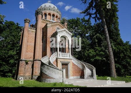 Buftea, Rumänien - 6. Juni 2021: Kapelle der Heiligen Dreifaltigkeit im Stirbey Palast (domeniul Stirbey). Stockfoto