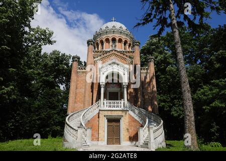 Buftea, Rumänien - 6. Juni 2021: Kapelle der Heiligen Dreifaltigkeit im Stirbey Palast (domeniul Stirbey). Stockfoto