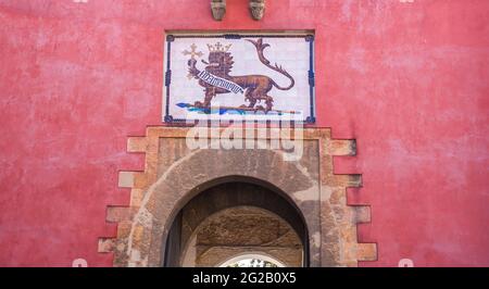 Königliche Alcazare von Sevilla. Tor des Löwen. Der Haupteingang Stockfoto