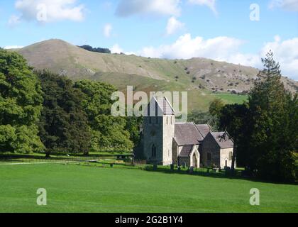 High-Angle-Aufnahme der Kirche des Heiligen Kreuzes sächsischen Ursprungs in Staffordshire in England Stockfoto