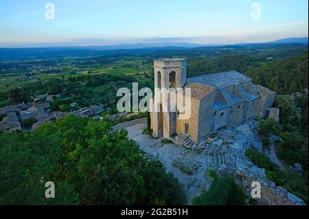 FRANKREICH, VAUCLUSE ( 84 ) OPPEDE LE VIEUX, NATIONALPARK VON LUBERON, KIRCHE NOTRE DAME D' ALYDON Stockfoto