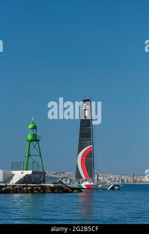 ALICANTE, SPANIEN - 2021. JUNI: Das Mannschaftsschiff Viva Mexico kommt während des Ocean Race Europe am 29. Mai 2021 von Lorien aus im Hafen von Alicante an Stockfoto