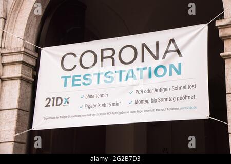 Corona Testzentrum in München - MÜNCHEN, DEUTSCHLAND - 03. JUNI 2021 Stockfoto