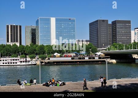FRANKREICH, PARIS (75) 12. ARRONDISSEMENT, DIE KAIS DER SEINE, BEZIRK DES GARE DE LYON, SITZE VERSCHIEDENER FIRMEN Stockfoto
