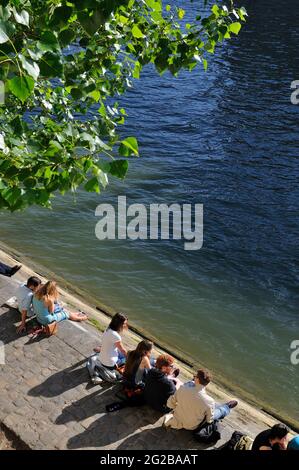 FRANKREICH, PARIS (75) 4. ARRONDISSEMENT, DIE QUAYS DER SEINE, ILE SAINT-LOUIS Stockfoto