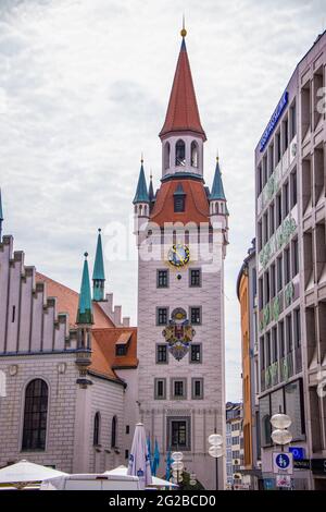 Altes Rathaus und Spielzeugmuseum in München - MÜNCHEN, DEUTSCHLAND - 03. JUNI 2021 - MÜNCHEN, DEUTSCHLAND - 03. JUNI 2021 Stockfoto