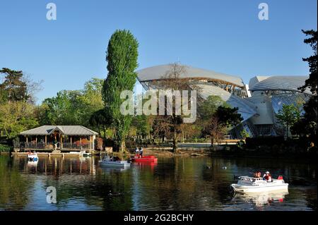 FRANKREICH, PARIS (75) BOIS DE BOULOGNE, LOUIS VUITTON FOUNDATION, VOM ARCHITEKTEN FRANK GEHRY Stockfoto