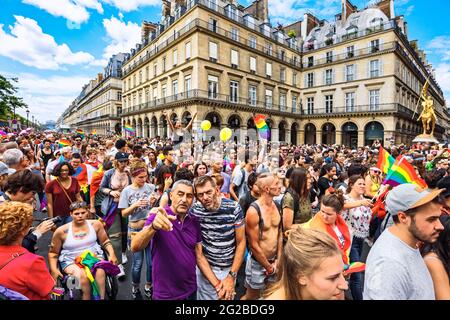 FRANKREICH. PARIS (75) 1ER ARR. MARCHE DES FIERTES LGBT-PARADE (GAY PRIDE) AUF DER RUE DE RIVOLI Stockfoto