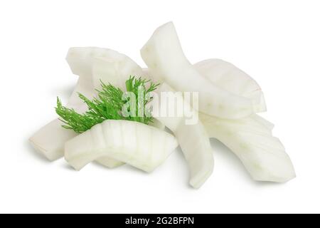 Frische Fenchel Zwiebel Scheiben isoliert auf weißem Hintergrund mit Clipping Pfad und volle Schärfentiefe Stockfoto